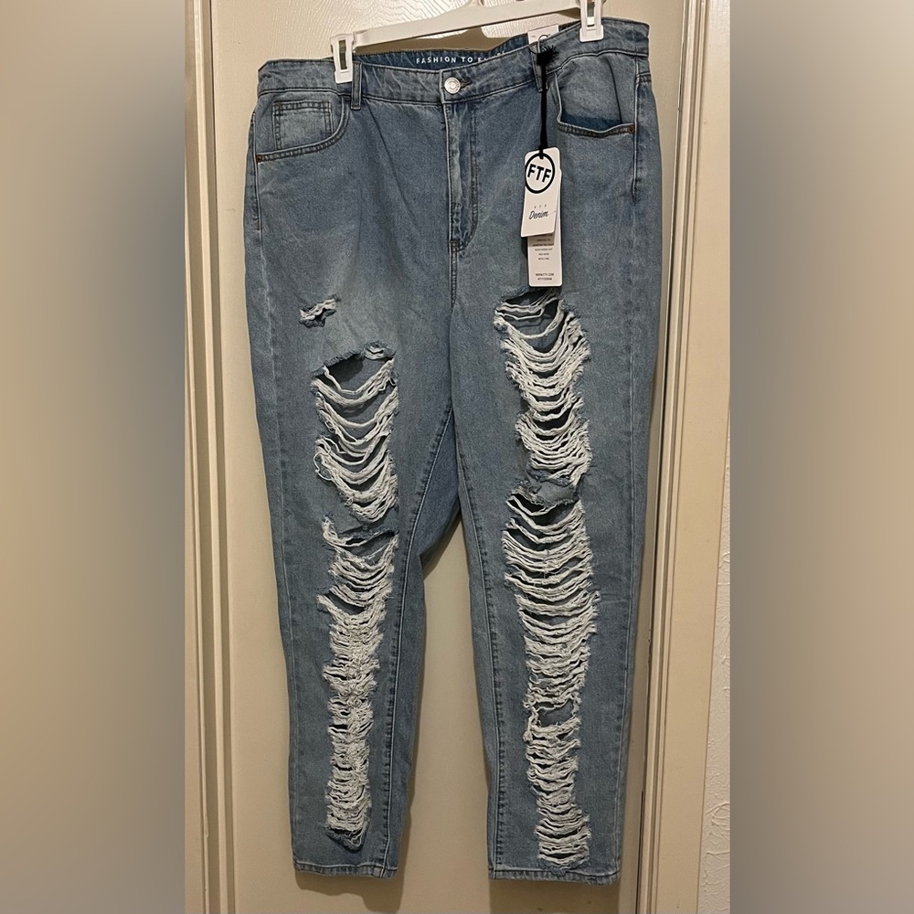 New with Tags Fashion to Figure Distressed Jeans